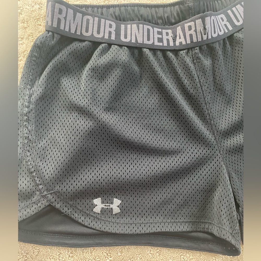 Under Armour black women’s athletic sport shorts - size medium - Picture 2 of 5